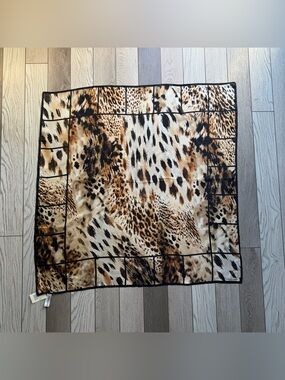 Adrienne Landau Leopard Print Scarf in Black & Tan NWT